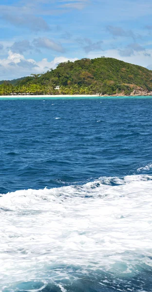 Una vista desde el barco y el océano Pacífico — Foto de Stock