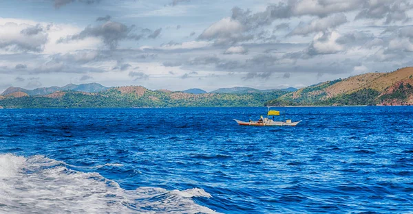 Una vista desde el barco y el océano Pacífico — Foto de Stock