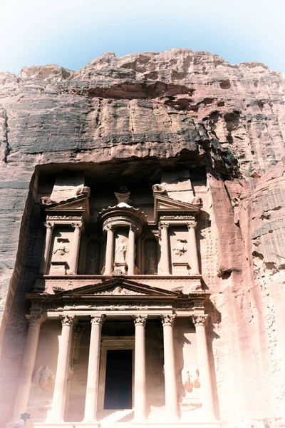 Eski manastır güzel dünyasına merak ediyorum — Stok fotoğraf