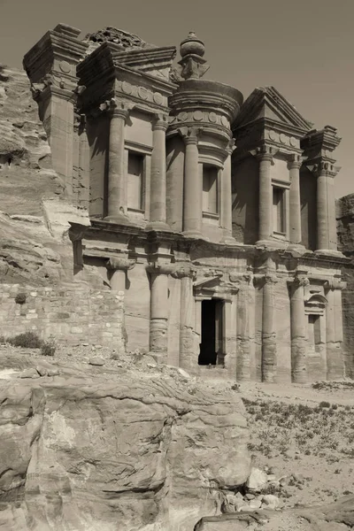 Zabytkowe miejsca petra w Jordanii klasztoru — Zdjęcie stockowe