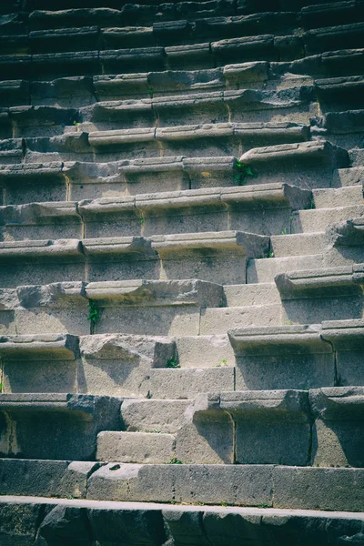 Das antike Theater und die archäologische Stätte — Stockfoto