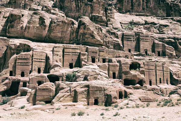 Tumba en el sitio antiguo de petra en Jordania — Foto de Stock