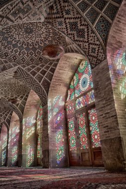 İran'da bulanıklık windows Eski Camii geleneksel doğal ışık renkleri