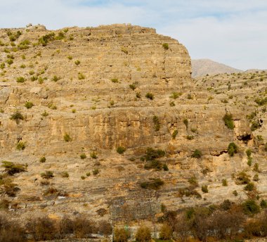 Umman eski dağ gorge ve kanyon derin bulutlu gökyüzü 