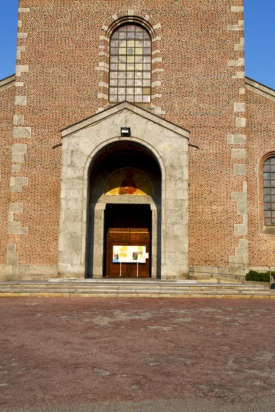 Čelní Pohled Uzavřených Starého Zděného Kostela Turbigo Itálie — Stock fotografie