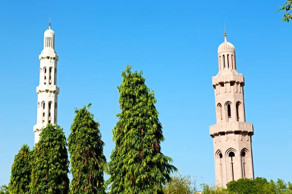 In oman muscat the old mosque minaret and religion in clear sky — Stock Photo, Image