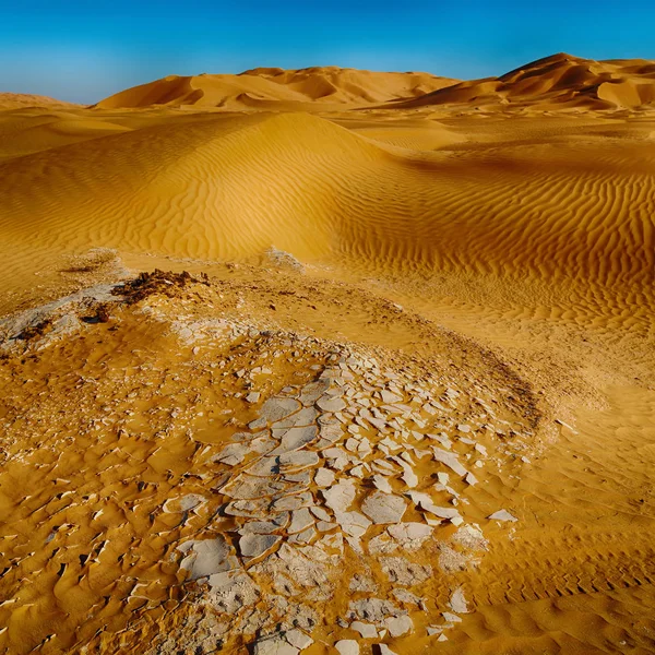 In oman vecchio deserto strofinare al khali il quartiere vuoto e all'aperto — Foto Stock