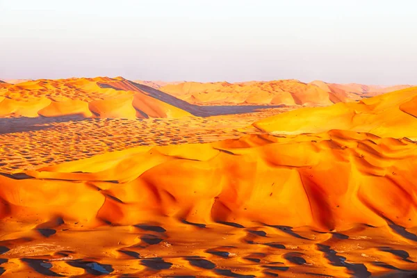 En oman viejo desierto frotar al khali el cuarto vacío y al aire libre —  Fotos de Stock