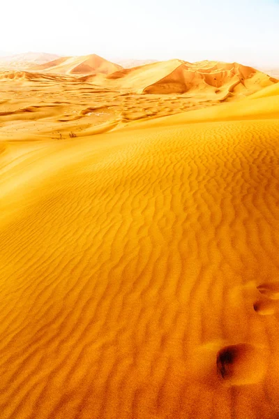 In oman vecchio deserto strofinare al khali il quartiere vuoto e all'aperto — Foto Stock