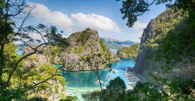  uçurumdan brautiful cennet Körfezi ve tropikal görünümünden la