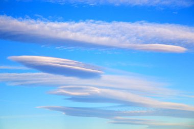 mavi beyaz yumuşak bulutlar ve arka plan