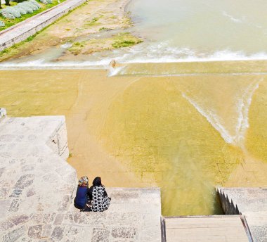 İran'ın eski köprünün ve nehir 
