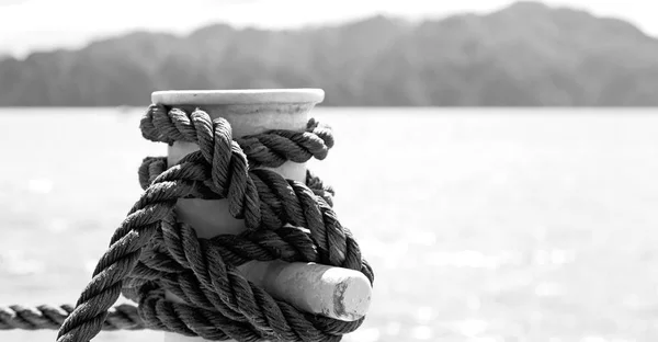 Мотузка на яхті аксесуарний човен — стокове фото