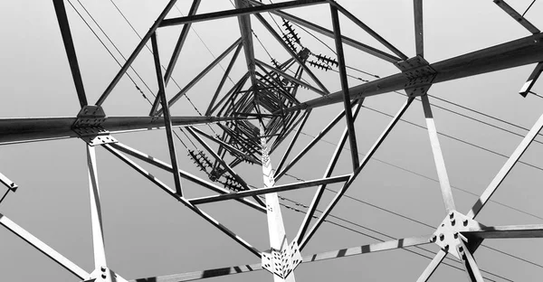 In iran elektrische pyloon in de hemel — Stockfoto