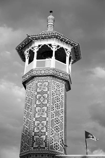 ในสุสานอิสลามอิหร่าน — ภาพถ่ายสต็อก