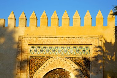 Fas kemer içinde Afrika eski yapılar sokak mavi gökyüzü