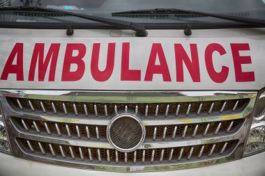  bir ambulans kavramı tıbbi bakım kaporta