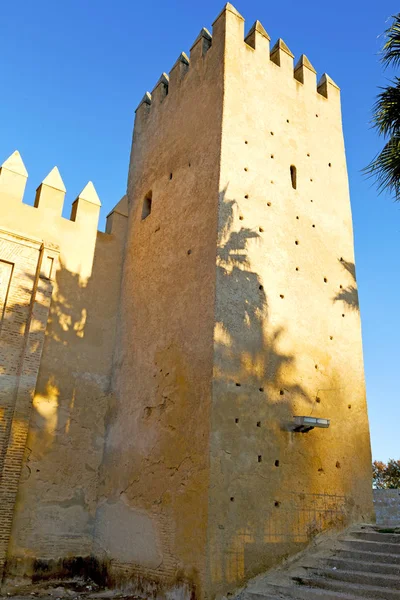 Старые руины в коричневом строительстве Африка Марокко и небо не — стоковое фото