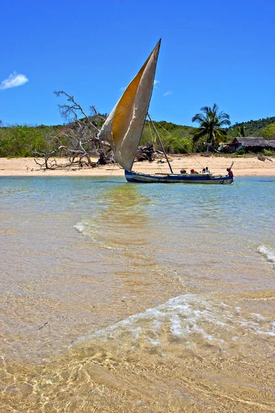 Pirogue Strand Algen Indischen Ozean Madagaskar Menschen Sand Insel Himmel — Stockfoto