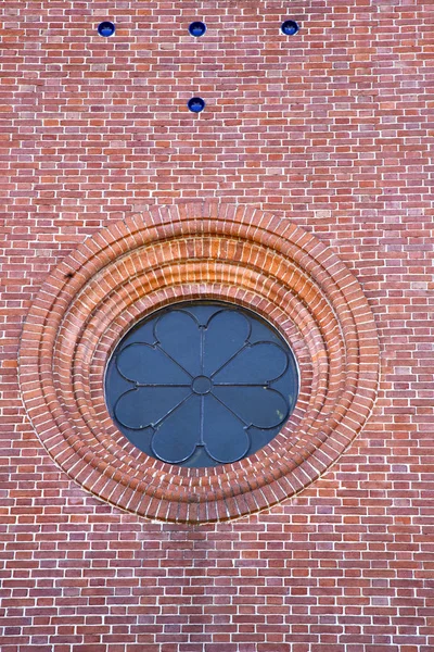 Rose window  italy  lombardy     the sumirago old     brick   to — Stock Photo, Image