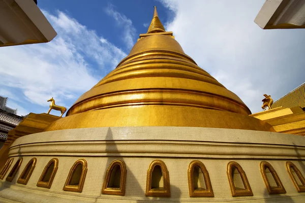 タイ バンコク寺院屋根窓 l ゴールド クロス抽象的な — ストック写真