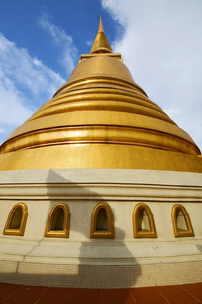 タイ バンコク寺院屋根窓を抽象化します。 — ストック写真