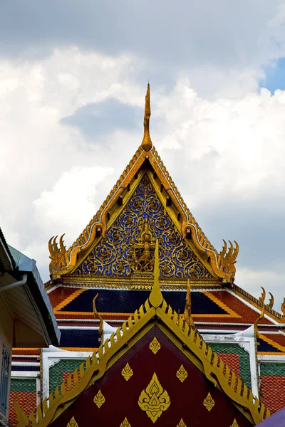 Tailândia bangkok e abstrato cruz cores telhado mosaico — Fotografia de Stock