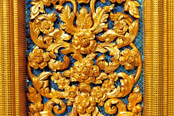 Fiore d'oro di finestra del tempio — Foto Stock