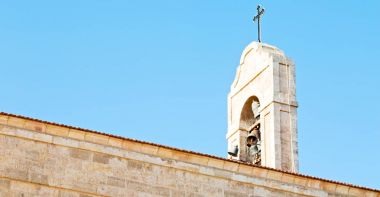   antika Kilisenin çan açık gökyüzünde