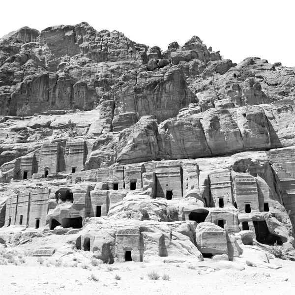 Tumba en el sitio antiguo de petra en Jordania — Foto de Stock