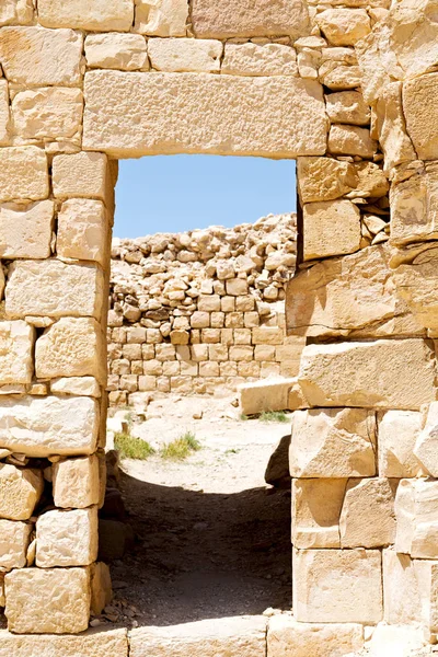 eski kast ve kulesine gökyüzünde