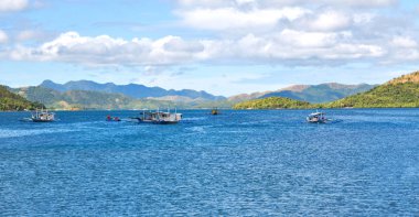   Tekne ve Pasifik Okyanusu görünümünden   