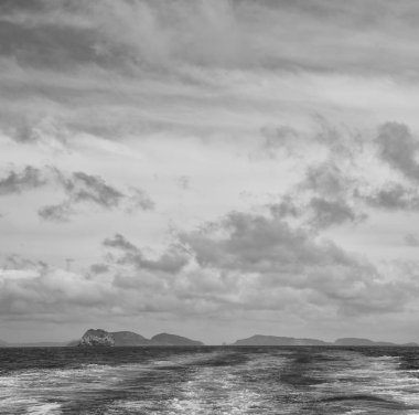   Tekne ve Pasifik Okyanusu görünümünden   