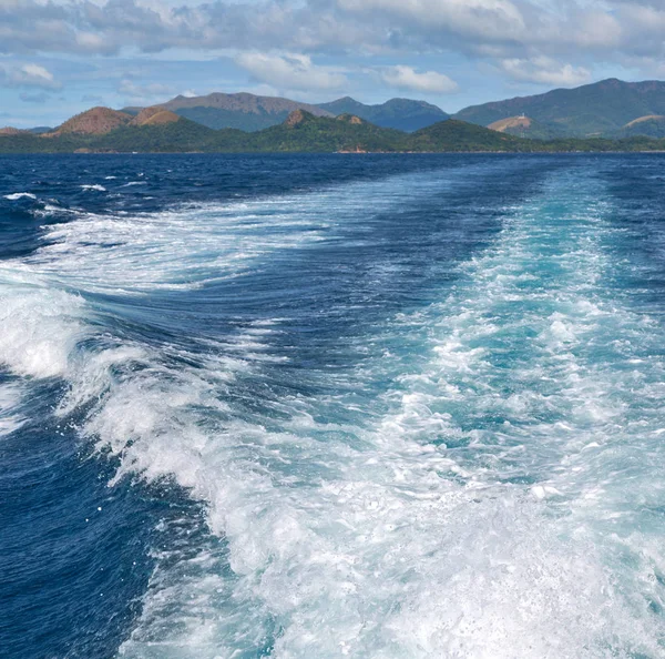 Uma vista do barco e do oceano pacífico — Fotografia de Stock