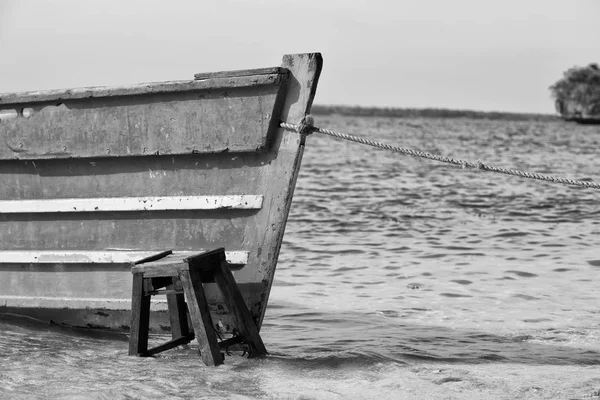 Stary brudny dziób łodzi w porcie jak Abstrakcja — Zdjęcie stockowe