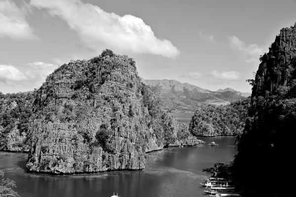 Vista desde un acantilado de la hermosa bahía del paraíso —  Fotos de Stock