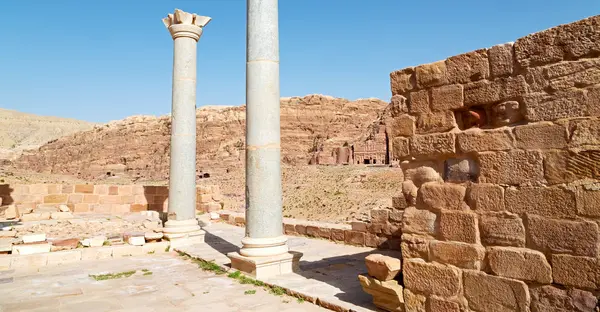 La vue des monuments depuis les ruines de l'église — Photo