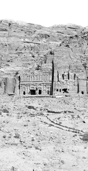 Tumba en el sitio antiguo de petra en Jordania — Foto de Stock