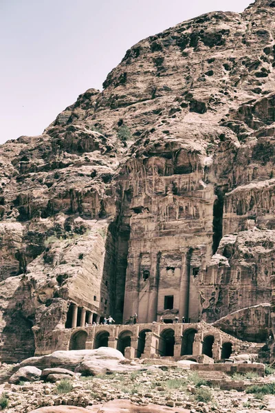 Tumba en el sitio antiguo de petra en Jordania — Foto de Stock