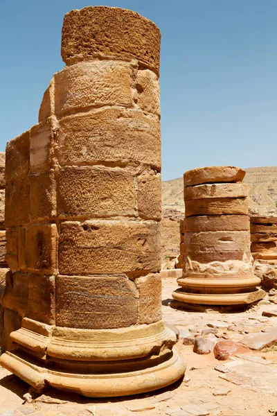 La antigua calle llena de columnas y patrimonio — Foto de Stock