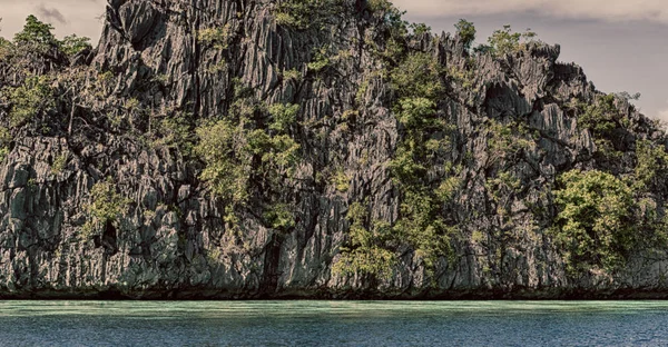 Visa från en klippa av vackra paradise bay — Stockfoto