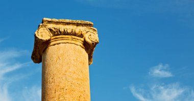 Antik sütun ve Arkeolojik Sit klasik miras 