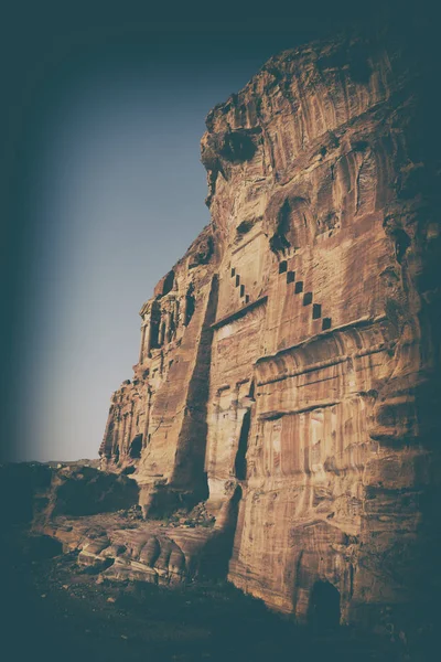 Tumba en el sitio antiguo de petra en Jordania — Foto de Stock