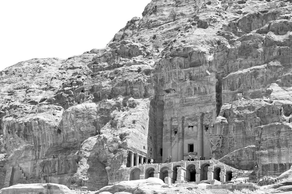 Tumba en el sitio antiguo de petra en Jordania — Foto de Stock