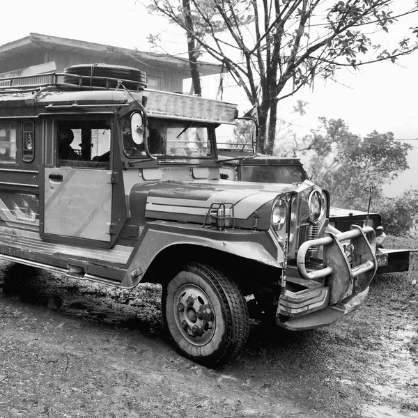 In filippine asiatiche il tipico autobus — Foto Stock