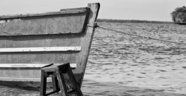  soyut gibi limanda bir teknenin eski kirli ise 