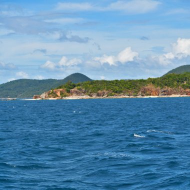   Tekne ve Pasifik Okyanusu görünümünden   