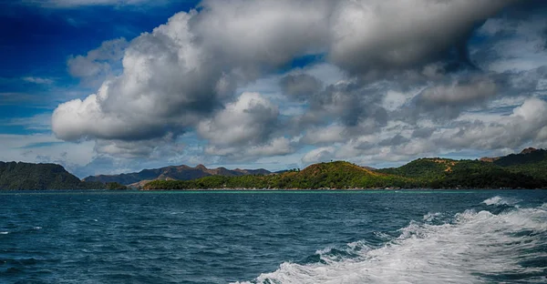 Uma vista do barco e do oceano pacífico — Fotografia de Stock