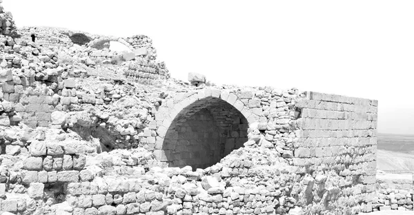 eski kast ve kulesine gökyüzünde