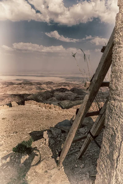 In montagna la vista dall'antico castello — Foto Stock